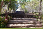 Entrance-02.jpg (220059 Byte)